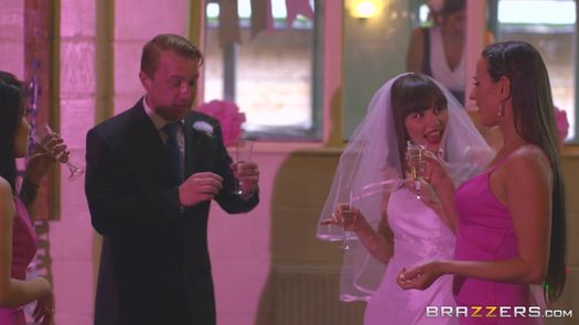 Жених на свадьбе дерет подружек невесты