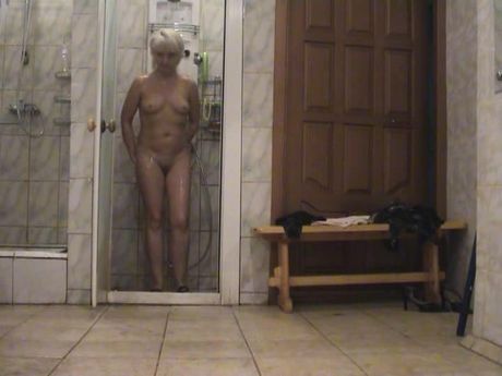 Скрытая камера в душе Русская эротика в бане