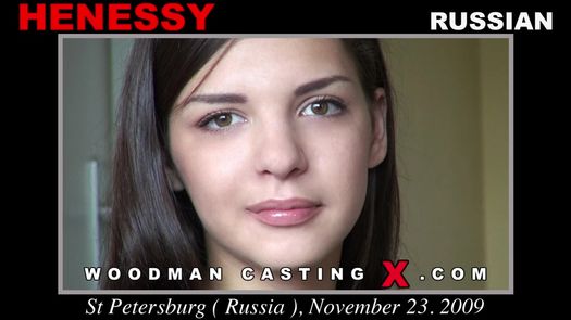 Жесткий порно кастинг Вудмана с русской актрисой Henessy