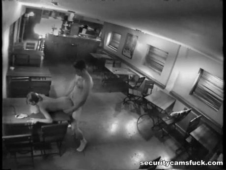 Реальный секс в баре на скрытую камеру
